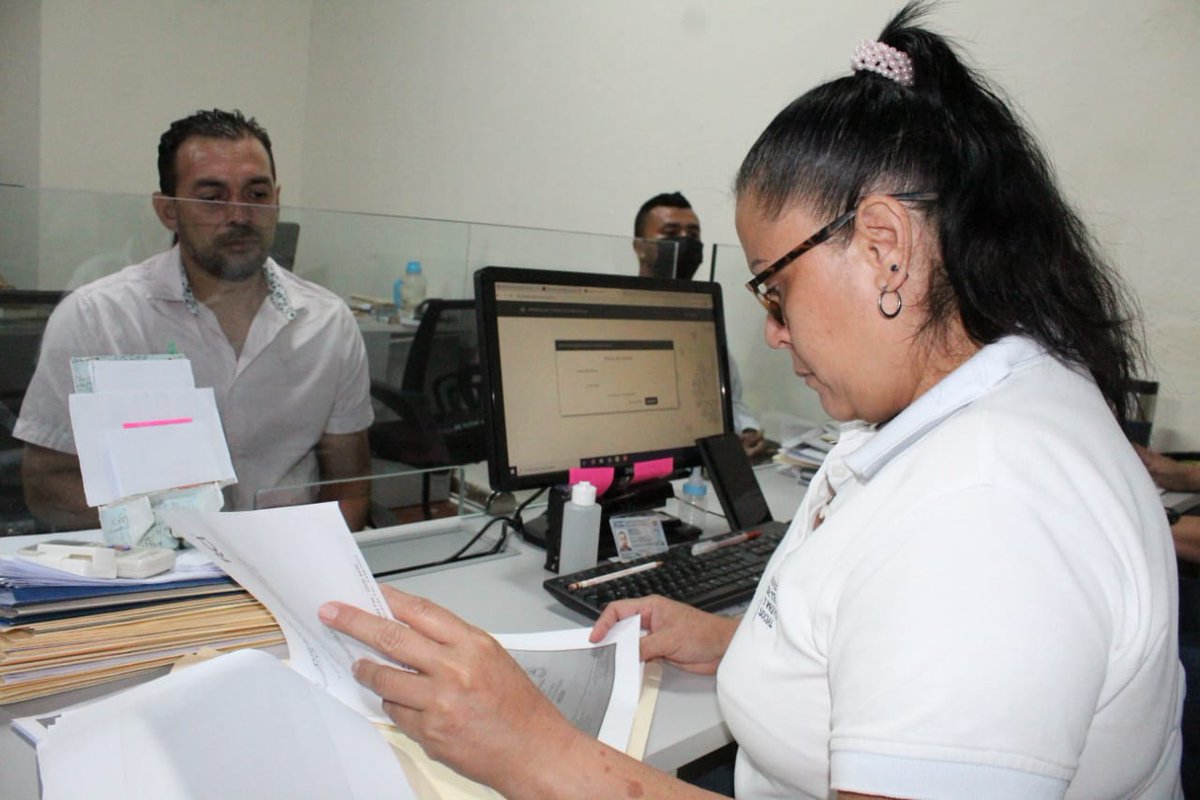 TrabajoSV's tweet image. Estamos brindando atención personalizada a las personas interesadas y que cuenten con experiencia en carpintería, instalación de ventas, pintores de casas, para que puedan aplicar correctamente a la convocatoria a nivel nacional bajo el #ProgramaDeMigraciónLaboral🇸🇻🇨🇦.