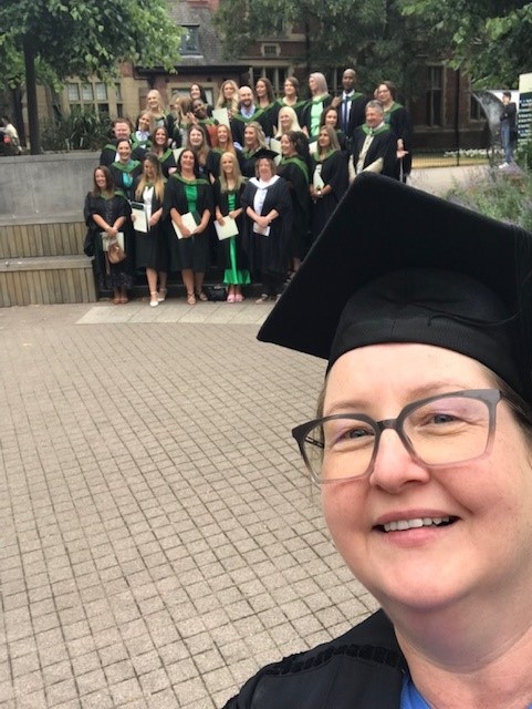 I had the honour of attending #LeedsGrad @UniversityLeeds for apprentice nurses Lavinia, Rachel, Alison & Vicky @LCHNHSTrust thankyou @Lynneveal for including me on stage lovely see so many UOL friends @BiniMedicines @mefifi1 @cilla_sanders & hear vote of thanks @alison_4life 🎓