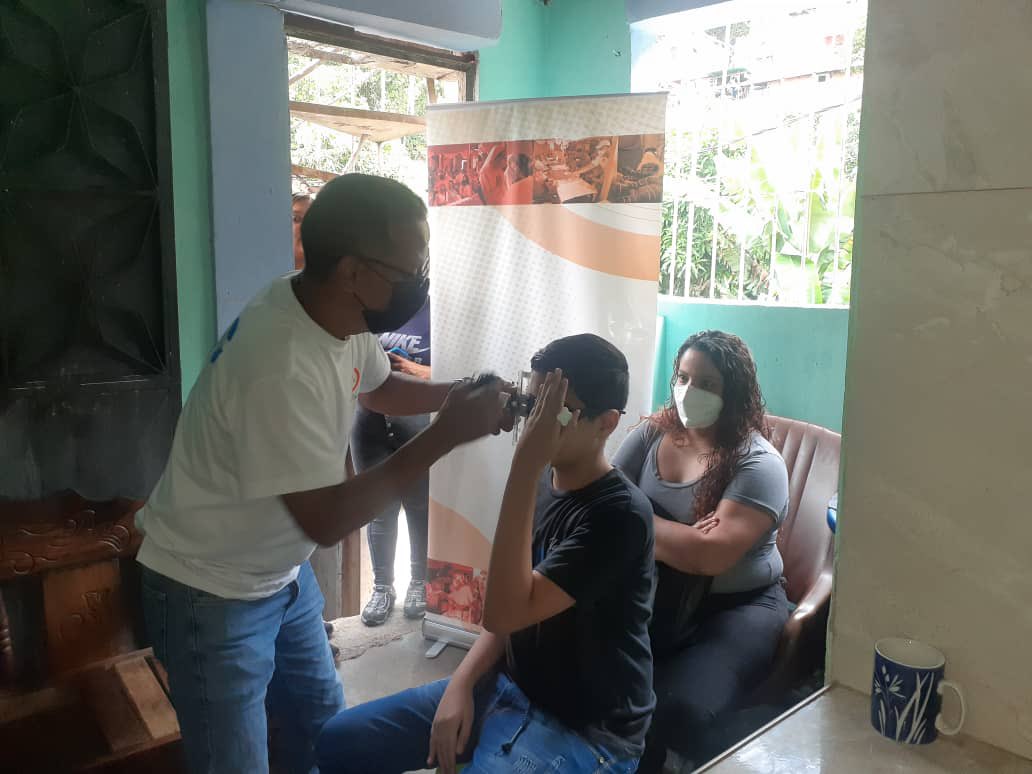 conviteac's tweet photo. #26Jul | ¡LA SALUD VISUAL NO FRENA!👓
🔸45 personas fueron favorecidas con la jornada de salud visual de #AgeHumProject. Los beneficiarios recibieron sus monturas con la fórmula adecuada. #AyudaHumanitariaVZLA
📍Este es un proyecto financiado por el FHV de @OCHA_Venezuela https://t.co/39XsXZMKcX