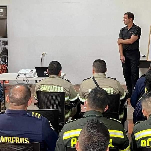 Bomberos Voluntarios de Bogotá tweet media