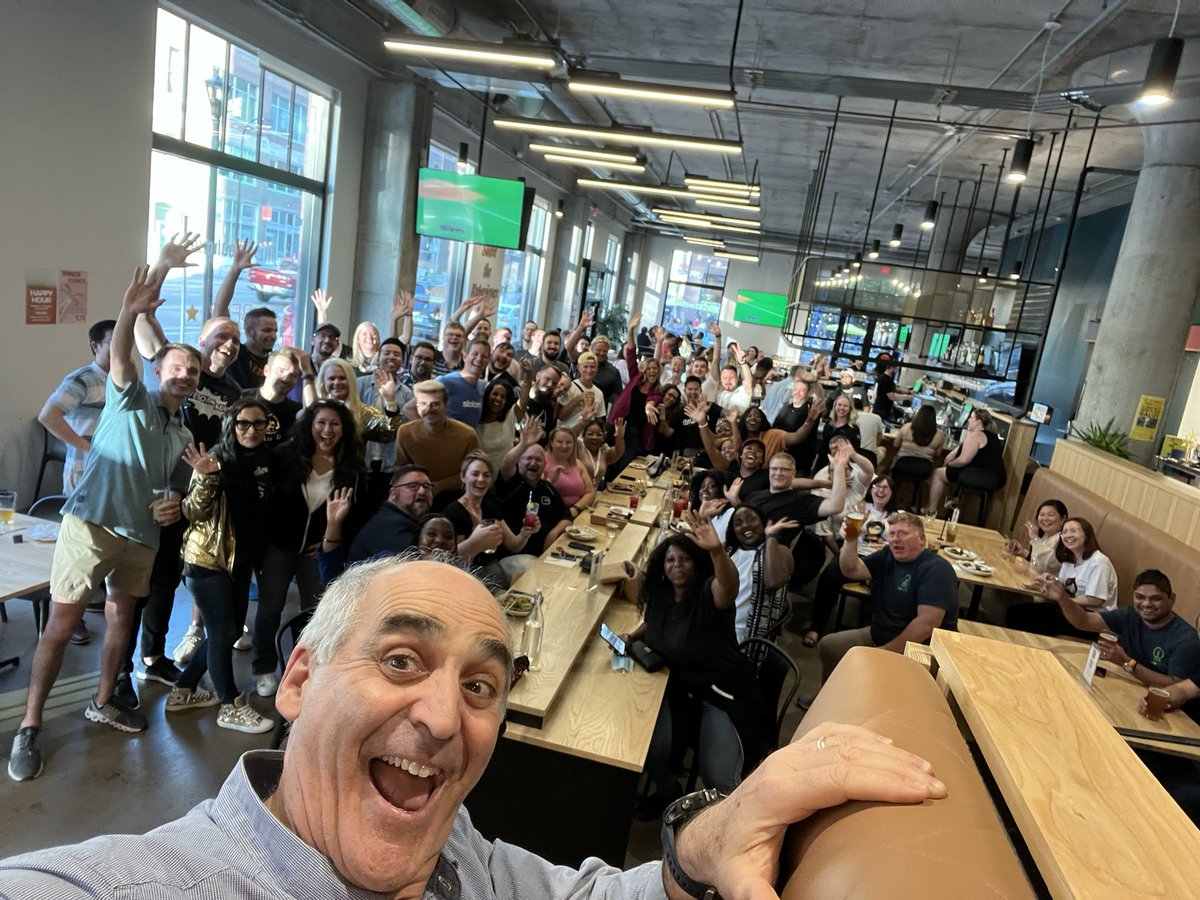 charlieisaacs's tweet image. Fun dinner with the #ohana at the North Loop Galley! #MWD22 @MidWest_Dreamin