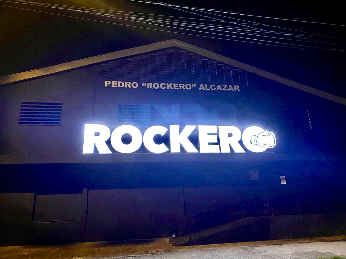 Mayer's tweet photo. Se ve aun mas hat de noche 🤩 https://t.co/FdyL85UR0r