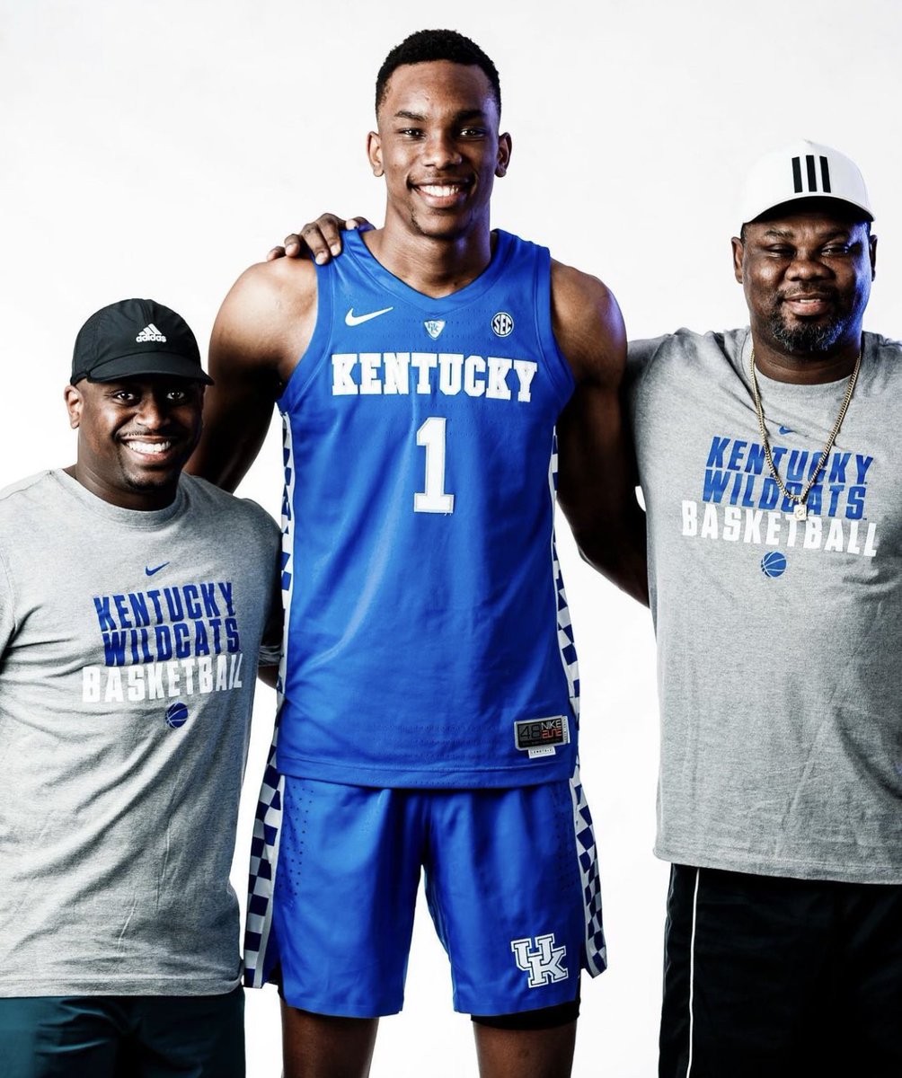 How does five-star center Ugonna Kingsley (@onyensokingsle3) look in Kentucky blue, BBN? 😼