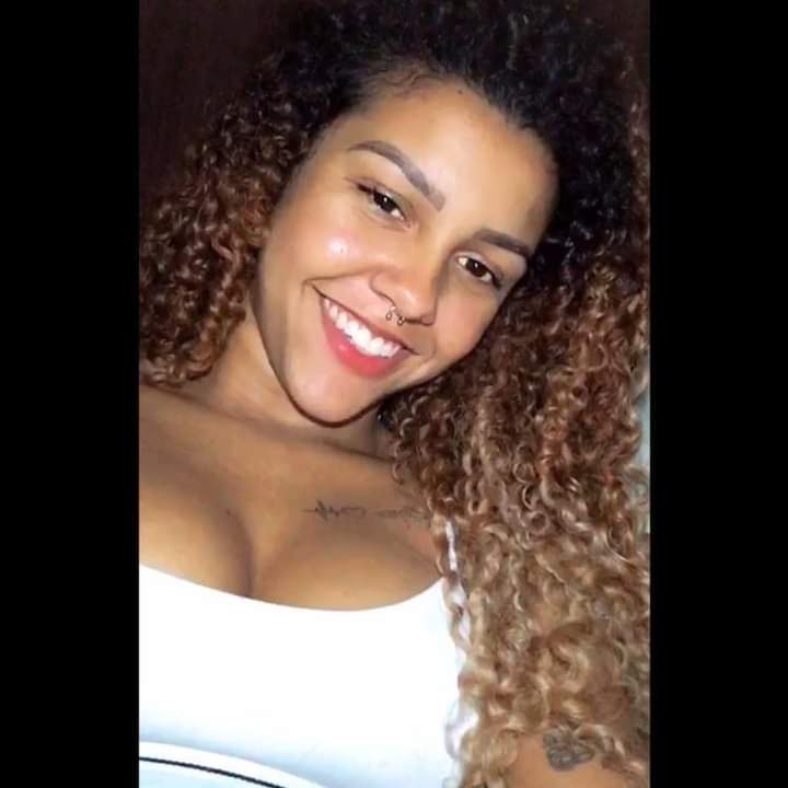 A dor de perder alguém é aquela que dói na alma, aquela que não passa, só é amenizada, mas que sempre será lembrada. Fica Com Deus <a href="/Morenasurta/">Amandinha</a> 😭😭😭😭💔🏴
        Família Roba Cena Te Ama