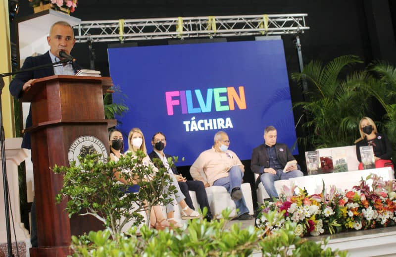 Bernal: vuelve la fiesta literaria al Táchira con FILVEN 2022 inforeplica.com/bernal-vuelve-… vía @Info Réplica Plus
<a href="/FreddyBernal/">Freddy Bernal</a> 
<a href="/TrompizCarlos/">Carlos Trompiz</a> 
<a href="/inforeplica/">InforeplicaPlus</a> 
#memorias
#poetas
#escritores
#ateneo
#literatura
#libros