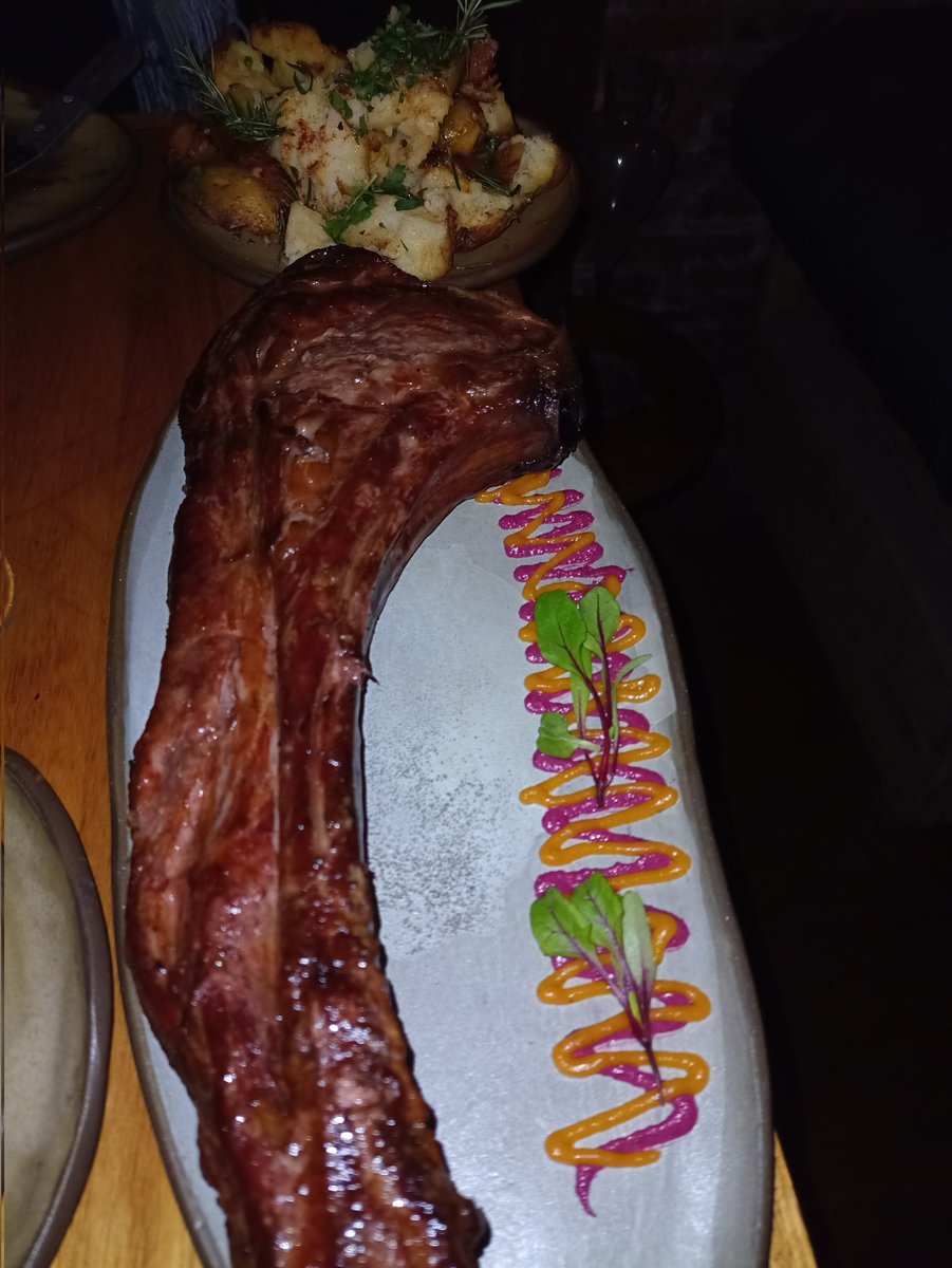 Acá comiendo en la Plata, con <a href="/MartelliFede/">Federico Martelli 🇦🇷🇮🇩</a>