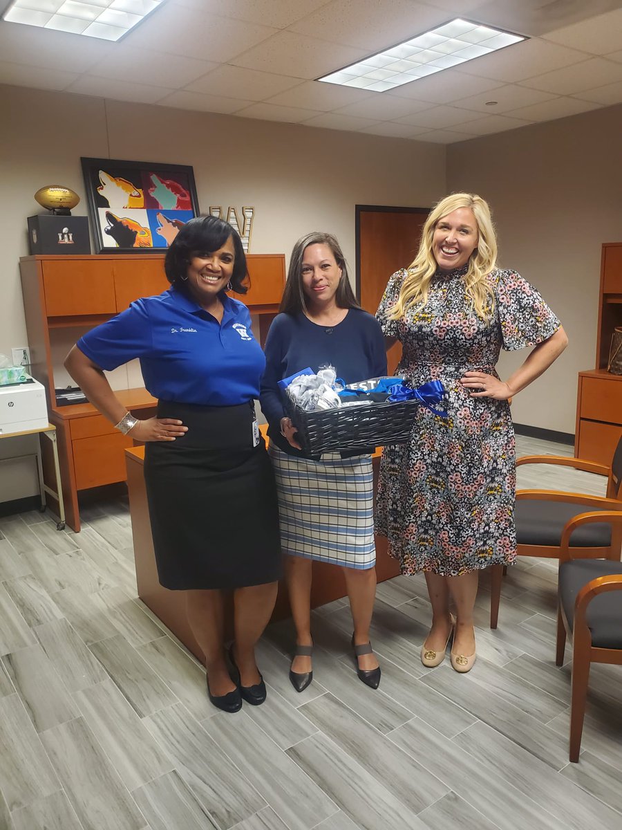 HISDHighSchools's tweet photo. Welcome Dr. Zapata, Principal at Westside HS! #WestsideWolves @GPonceHS @delesa1994 https://t.co/D6Ii6HYn4s