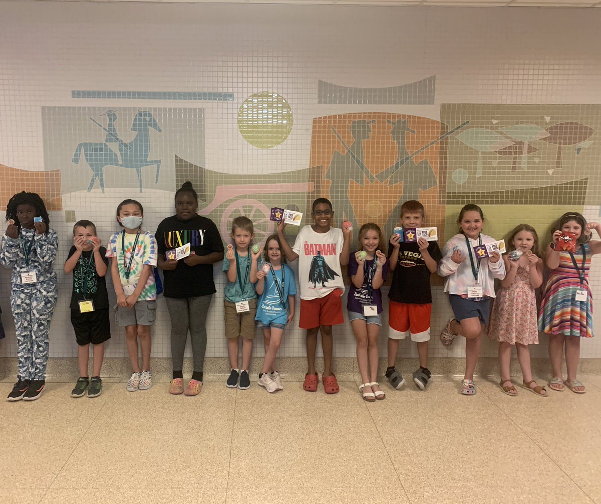 PCSDsummer's tweet image. Week ✌🏼Sailor Buck winners—final drawings of summer school are tomorrow!! #PCSDSALE  #celebratesuccess ⛵️🧡