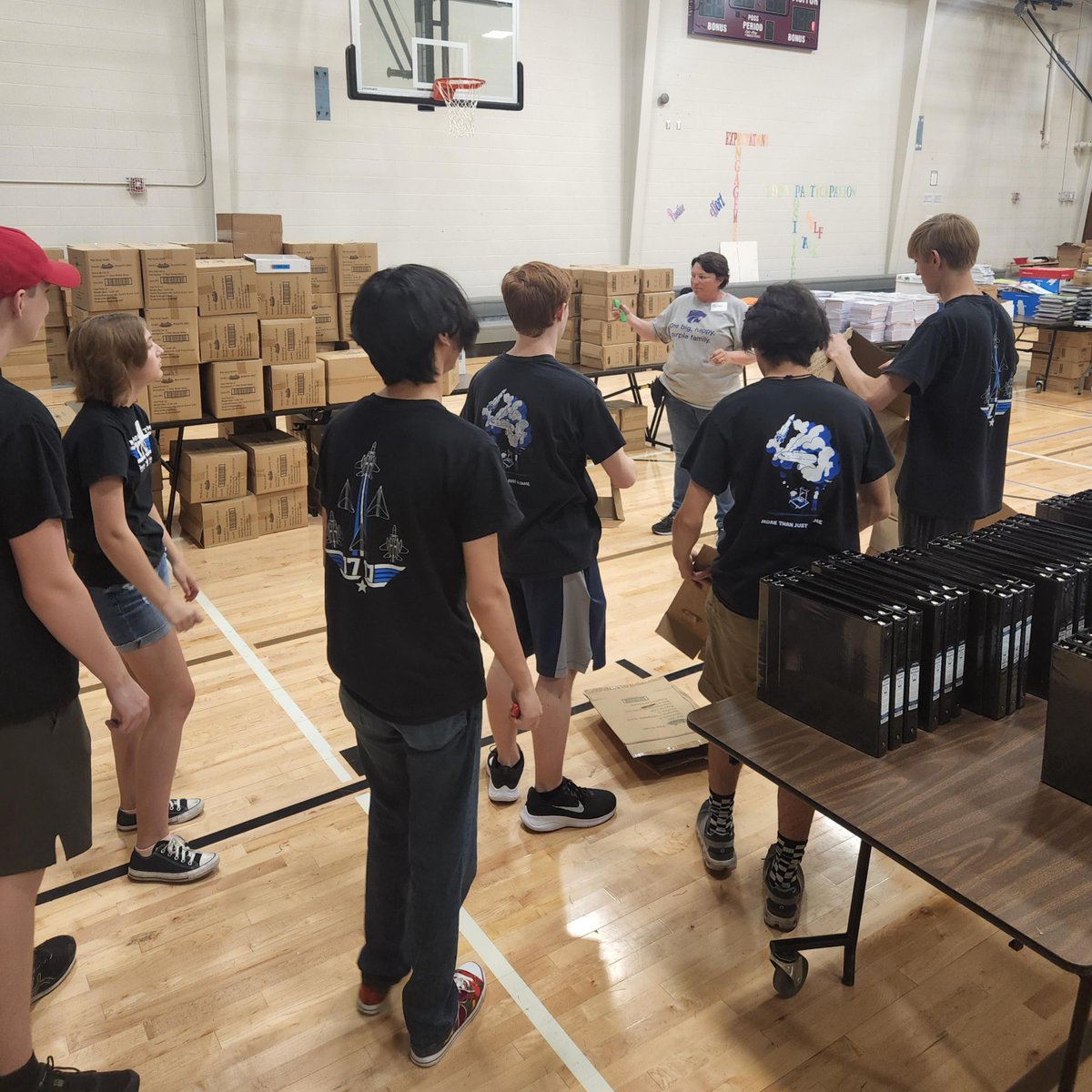 OPSF233's tweet photo. A shoutout to Olathe Northwest's @Ravonics1710 for volunteering to help prepare for a big week of giving out backpacks and school supplies for students in need! We are so grateful for their awesome support.
#OPSforTheirCommunity #meetingtheneed
https://t.co/vNeydEqclB https://t.co/13kc7sKfLs