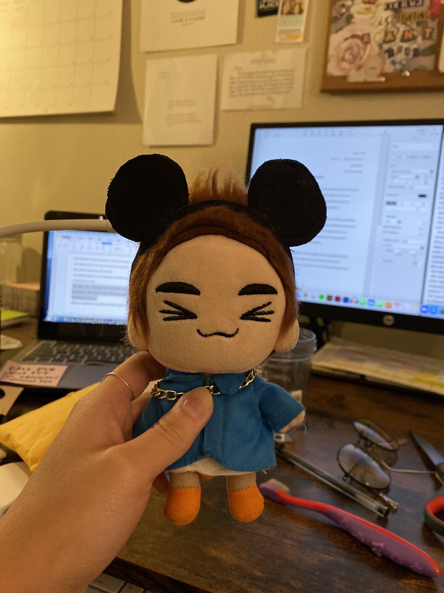 ahgahrin's tweet photo. (this was a month ago already, but i) took pepi with me on my disney grad trip ✨ made him little mickey mouse ears. #alineandpepi https://t.co/2EcQotRMKd