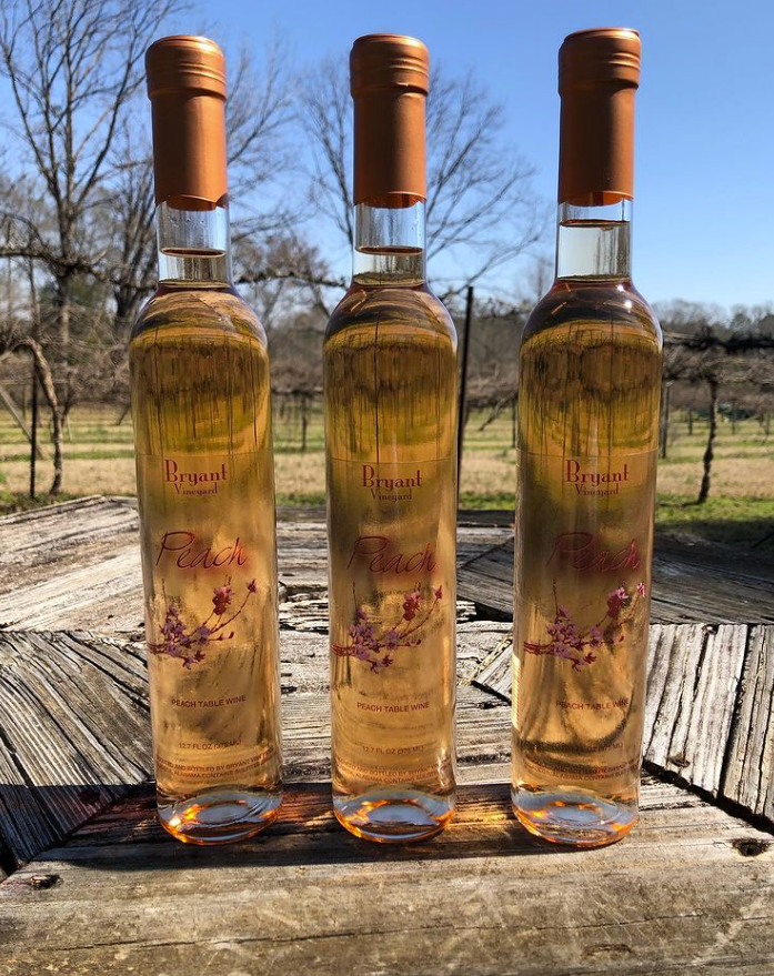 AmandaP23746407's tweet photo. This day calls for some good wine and relaxation. Take a trip to Bryant Vineyard and get a great head start to bring the weekend in with some fun! 🍾👉https://t.co/P74OqTwwGg 

📷: bryant_vineyard
#Winedown #wine #vineyard #LakeVibes #LakeFun #LakeLove #Lakeside https://t.co/FORzhbMWuT