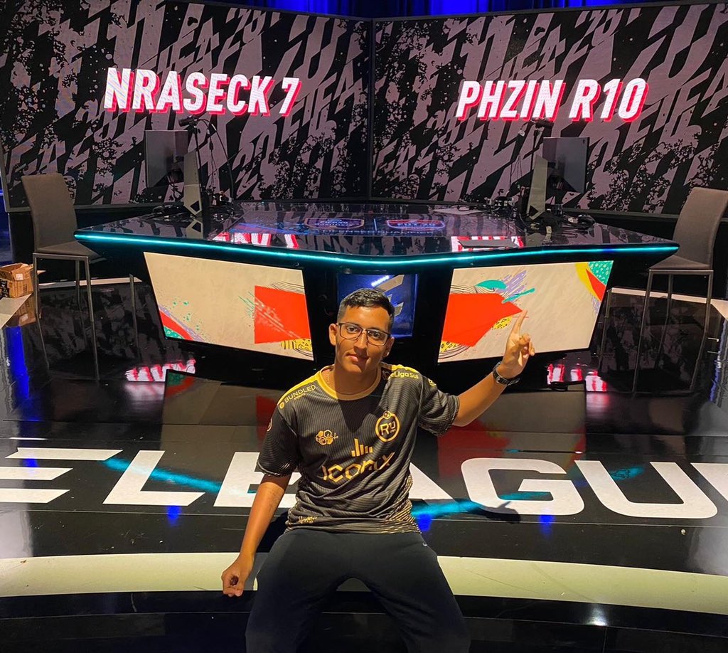 Greatteambr's tweet photo. Um #TBT muito especial hoje! Esse foi lá na temporada do #FIFA20 com os craques @Gabrielpn00, @MGCF_Abrucio e @PHzin 🤙🏾

No #FGS20, em Atlanta, Phzin foi Top 8 no Xbox. PN e Abrucio foram TOP16 🎮⚽️🇧🇷

#GoR10Team 🤙🏾🧙‍♂️ https://t.co/vkbrh9hdpD