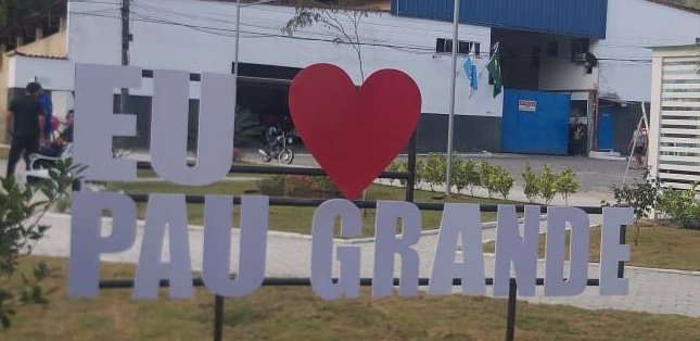 WillBlackmusic's tweet photo. Terminaram a decoração da praça do bairro do pau grande aqui onde eu moro. E instalaram essa placa. ESPEREM AS PIADAS https://t.co/OWLKCzZ8ab