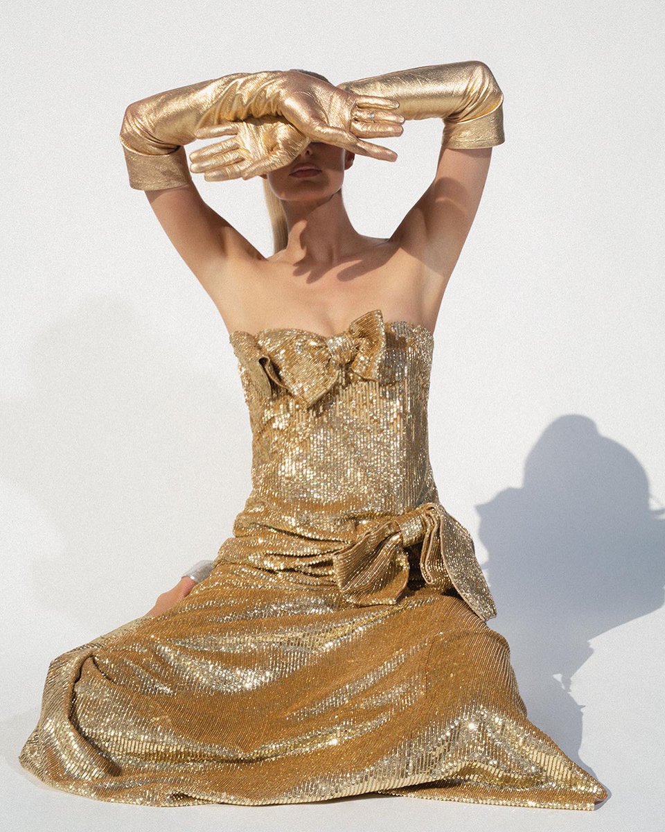 Glitter &amp; Gold ✨ #TBT #ThatsHot 🔥 #Sliving 💫