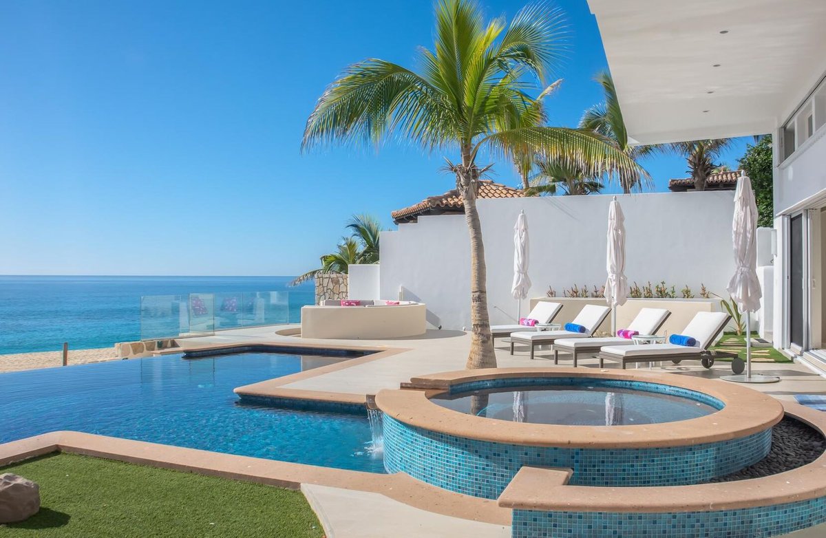 #CasaBlanca is an award winning #oceanfront home in #LaLaguna. No expense has been spared to insure an extraordinary living space for your friends and family to create memories. bit.ly/3RPqUcZ | @EVLosCabos @snellrealestate #sanjosedelcabo