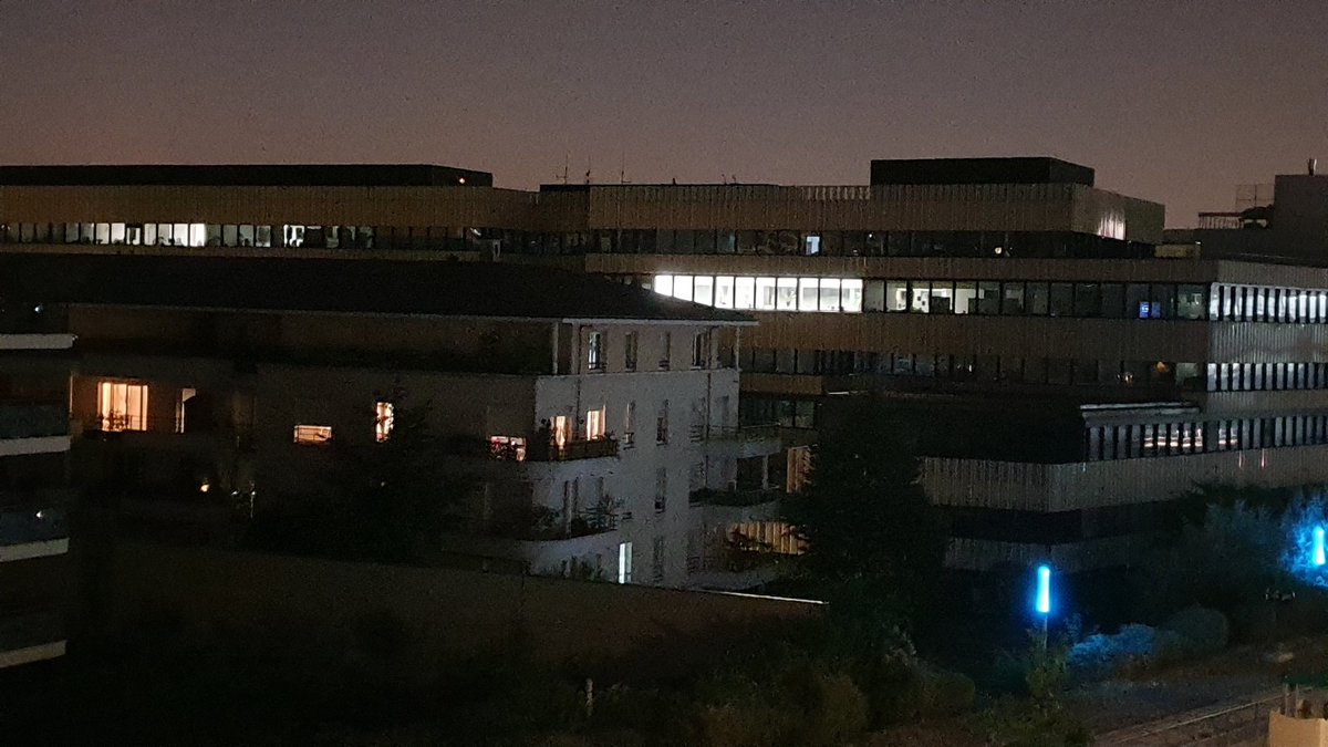 Statosphere's tweet image. Depuis au moins 5 ans, cet étage du campus SOPARQ est allumé toute la nuit à @Montrouge92. Peut-on leur demander à eux aussi de faire un petit effort ? 🙄
#Veran #sobrieteEnergetique #BalanceTonGaspillage