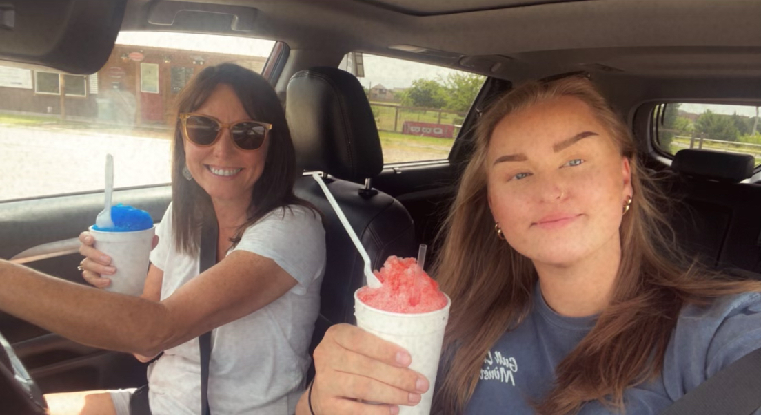 MelSpoelstra's tweet photo. Texas heat + awesome daughter @abbyspoelstra visiting from ohio = snowcones #bluecoconut https://t.co/SYBd4Y9Pen