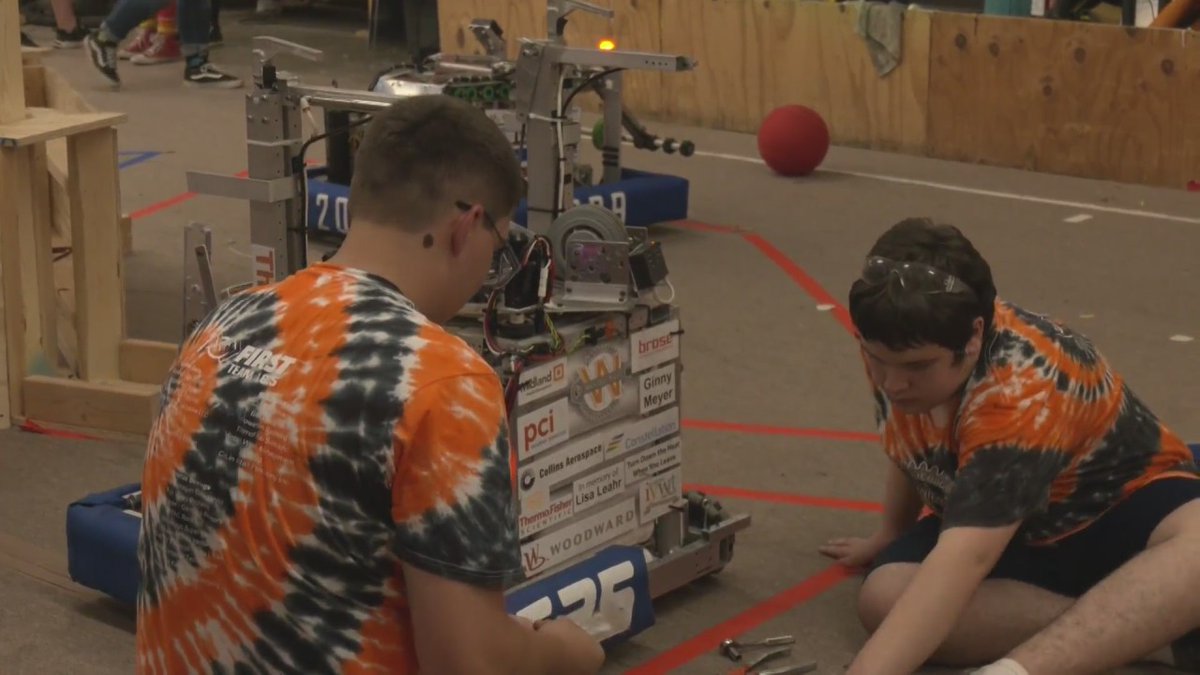 Student-made robots to battle it out in Rockford this weekend bit.ly/3Pv0LyE