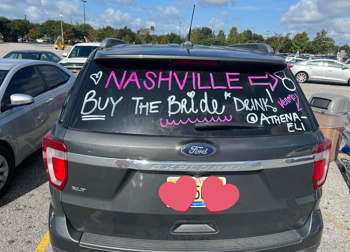 athenabowen_'s tweet photo. NASHVILLE FOR MY BACH PARTY! Buy me a drink! 🤍🤠 

Venmo: Athena-Eli https://t.co/tpCBSpiTva