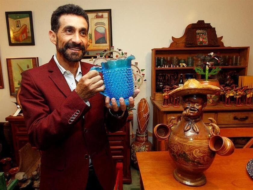 comallocal's tweet photo. Comal Cocina Local lamenta el fallecimiento de Javier Gómez Marín. Sin duda su partida es una pérdida irreparable para la cultura pulquera de nuestro país.

¡Gracias por tu legado, querido Maestro! Te despedimos levantando la jícara llena de pulque para brindar por ti.

Q.E.P.D. https://t.co/kcIdpahDmF