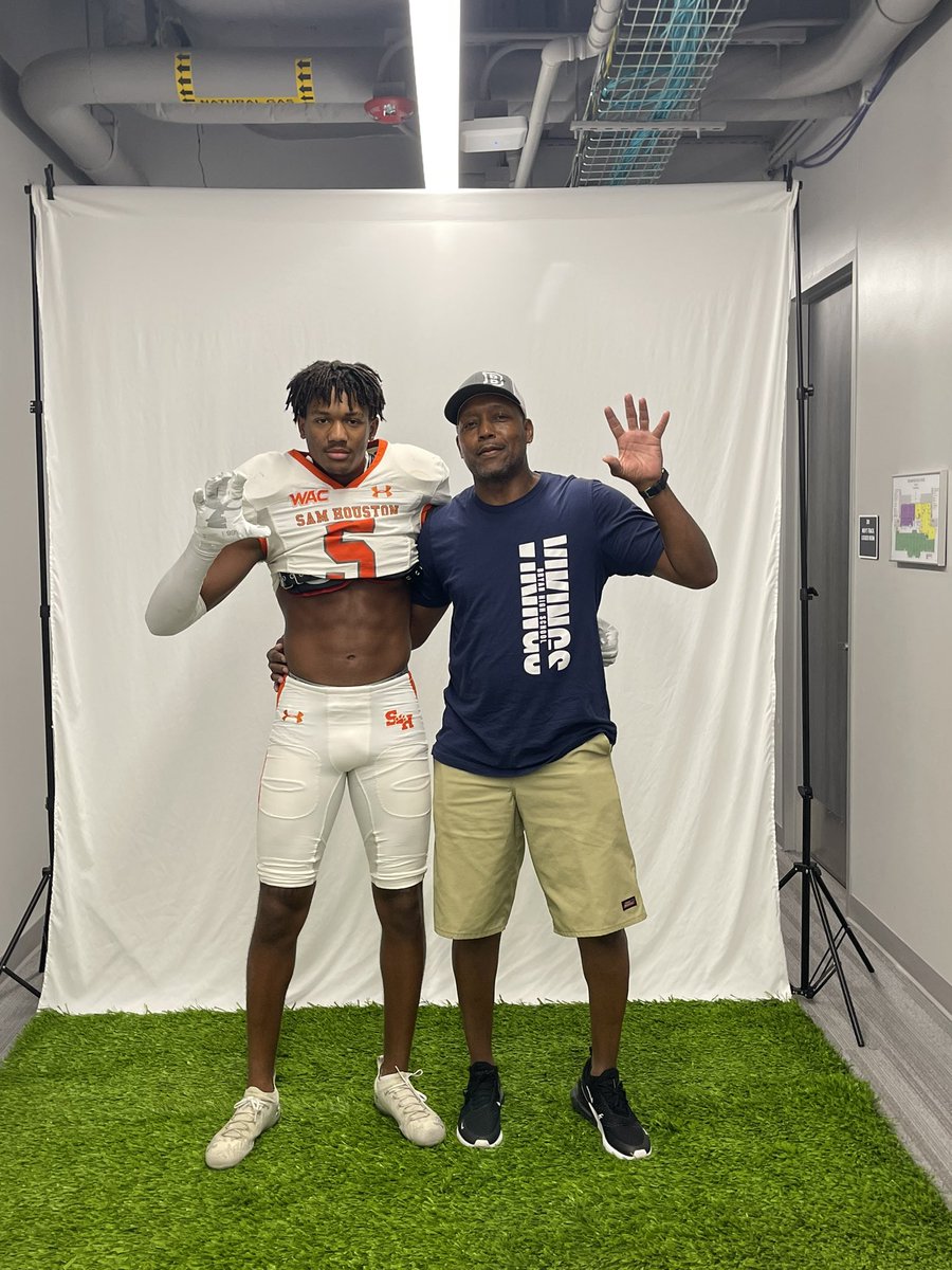 MattCooks04's tweet photo. After a great conversation with @Coach_T_Rocco I am blessed to have received an offer from Sam Houston State University. #AGTG https://t.co/3I7Q78852T