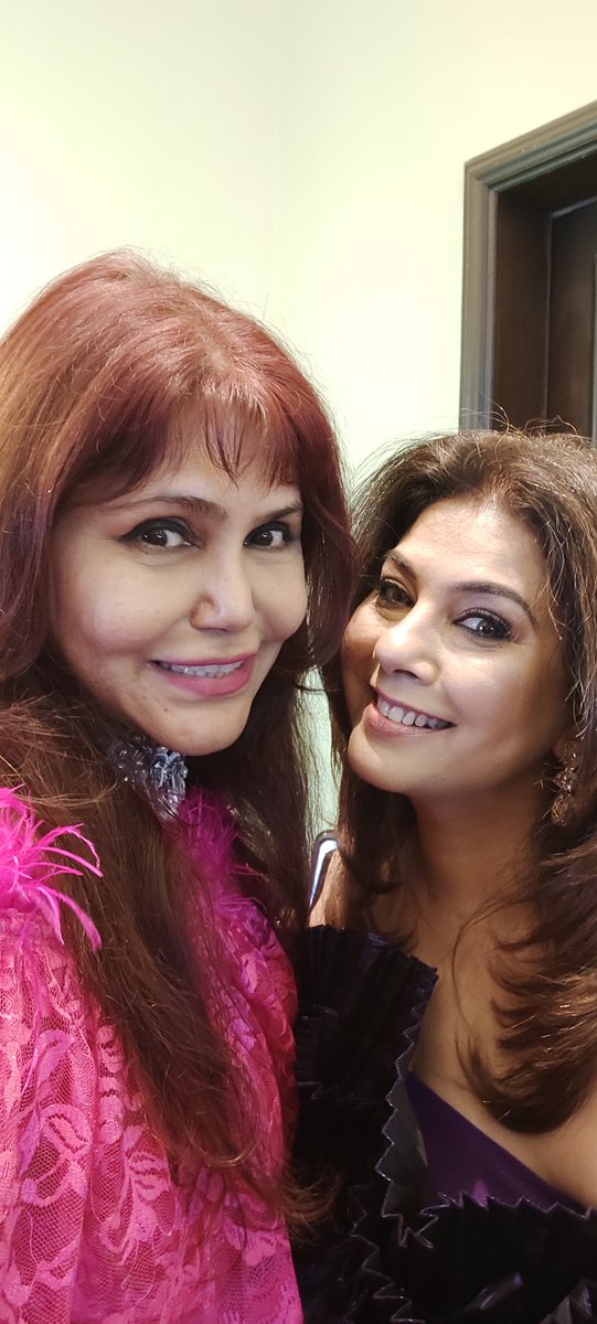 nishjamvwal's tweet photo. Thankyou @BhavnaJasra 4 th personal bubbly warmth & #love - the fun time u gave me- nothing to match ur affection
Had a blast #favoritefriends
@TheFarahKhan was th fun & fab cynosure
@ManasiScott u #rocked
@mahekamirpuri
Wow dress frm ur collection
💞 @nishjamvwal https://t.co/tNIahPV4aJ