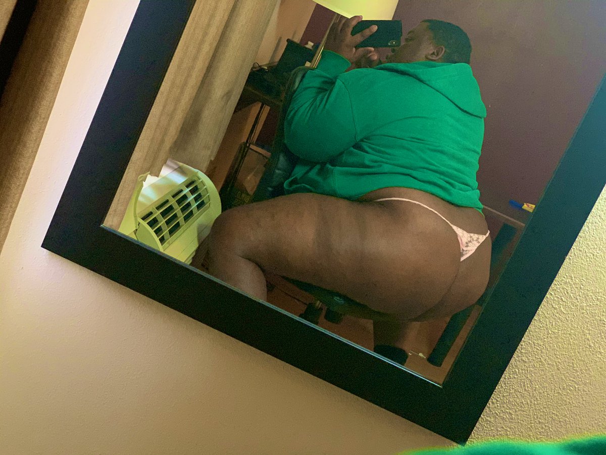 KendallV92's tweet photo. Throwback Thong Thursday https://t.co/iYXcWt88Pj