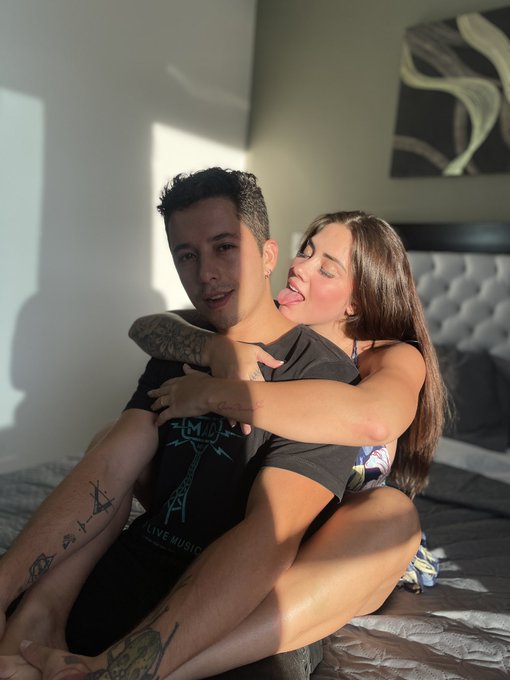 Con mi hermanastro🫣🤩 #logansalamanca https://t.co/zLRPzQx5Ej https://t.co/ggFUb9lZYq<a href="/tag/logansalamanca"class="tags">#logansalamanca</a>