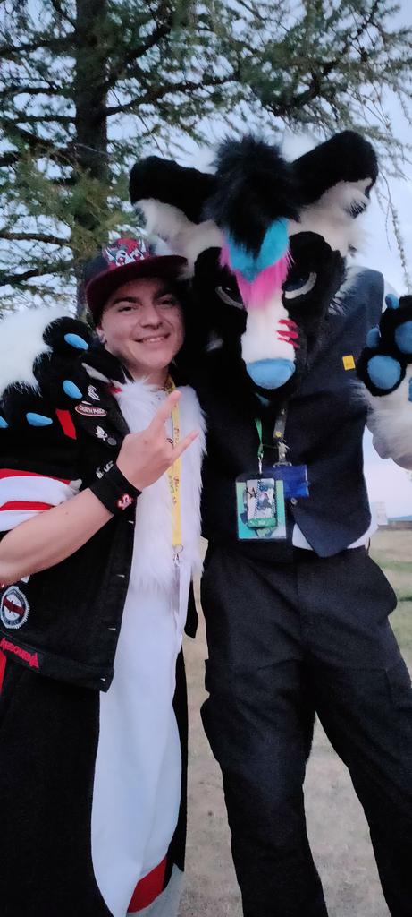 I saw a <a href="/Evi1Makers/">EvilMakers🏳️‍⚧️Commissions CLOSED</a> suiter <a href="/Ryanwuff/">Ryanwuff</a> at #EAST10!!! Such a great suit and nice person behind it ^^ EAST is awesome so far!