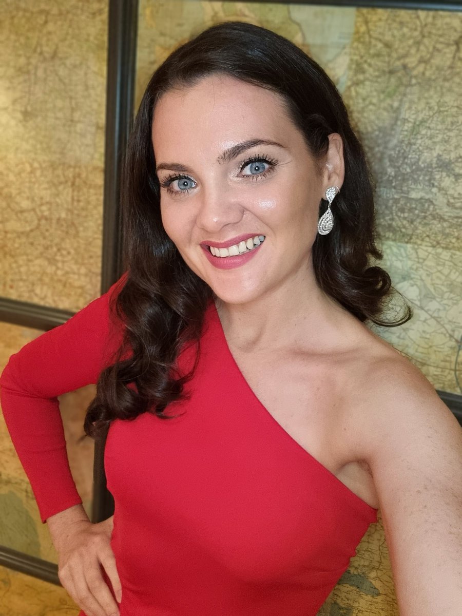 Gorgeous evening singing at <a href="/Home_Grown_Club/">Home Grown</a> for <a href="/VerveRally/">Verve Rally</a> ❤️🎶🥂