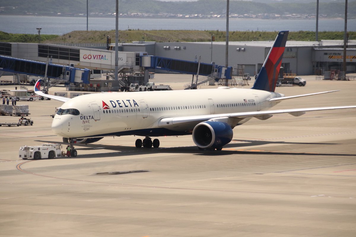 fly_os787's tweet photo. 2022.07.17
Delta Airlines
A350-900 N502DN
#TheDeltaSpirit 塗装機
やっとN502DNを順光で撮れた!
セントレアで雨,夜と撮れたから文句なし。
#Delta #デルタ航空 #A350 #N502DN #セントレア #セントレア写真部 https://t.co/T7Ffno7aJy