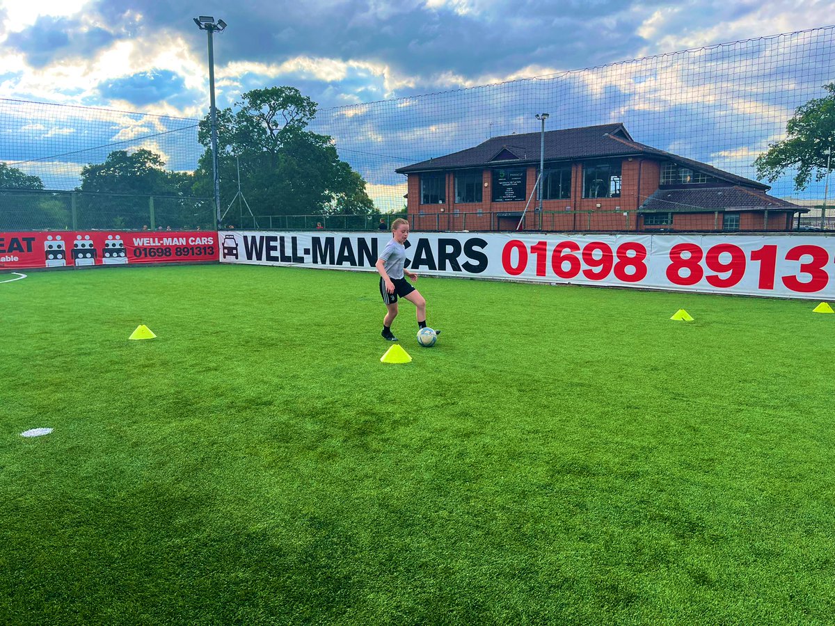 elite_ftbl's tweet photo. Superb standard from @MotherwellWomen youngster Chloe at her latest #ftblelite session.
Certainly one to watch π https://t.co/isqLBmKKN0