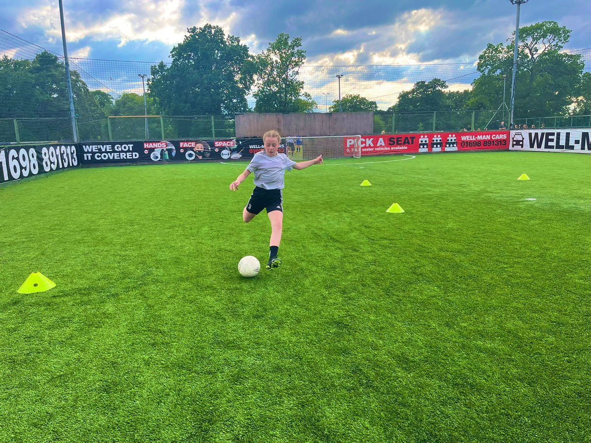 elite_ftbl's tweet photo. Superb standard from @MotherwellWomen youngster Chloe at her latest #ftblelite session.
Certainly one to watch π https://t.co/isqLBmKKN0