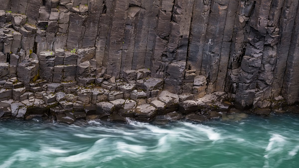 88_alexO's tweet photo. nature elements in #studlagil canyon, #iceland. always fun not to shoot the popular compositions #fujifilm https://t.co/ZiDnFziPuK