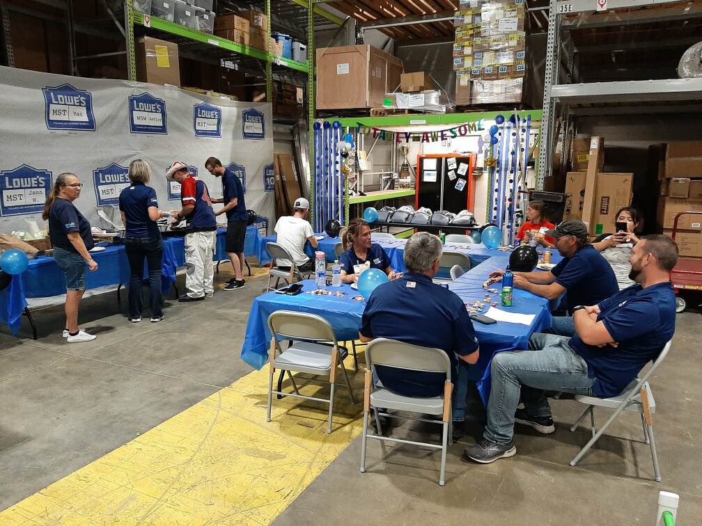 BradDiLeo's tweet photo. Ashley and Team celebrating at store 1817. Thanks SM Adam for being part of the celebration! #MSTAppreciationWeek @KovacikSteve @lowes_mst @RJBeltran76 @CaraMcintireR18 https://t.co/PYBUAIILz3
