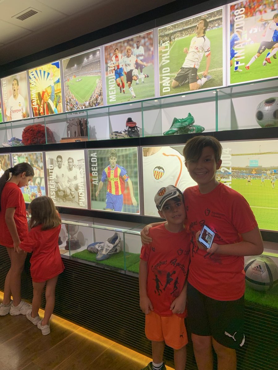 agustinosvlc1's tweet image. Finaliza con mucho éxito el campus deportivo del verano, en el que participaron 100 niños. Fueron tres semanas de actividades deportivas y culturales, que incluyeron la visita a Mestalla, al #FunJump y a #Hapik. ¡El año que viene más! Gracias a todos por vuestra participación.