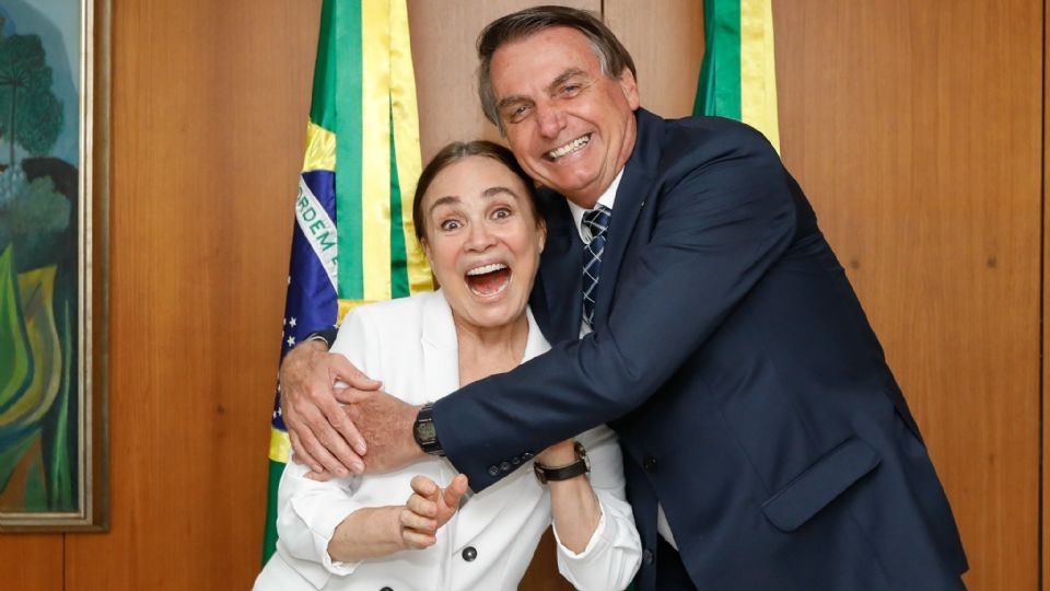 Governo Bolsonaro nega recurso e Regina Duarte tem que devolver R$ 319 mil da Lei Rouanet

A reprovação das contas da atriz para a realização do espetáculo “Coração Bazar” foi publicada no Diário Oficial da União

Lea mais: tiny.cc/poqtuz