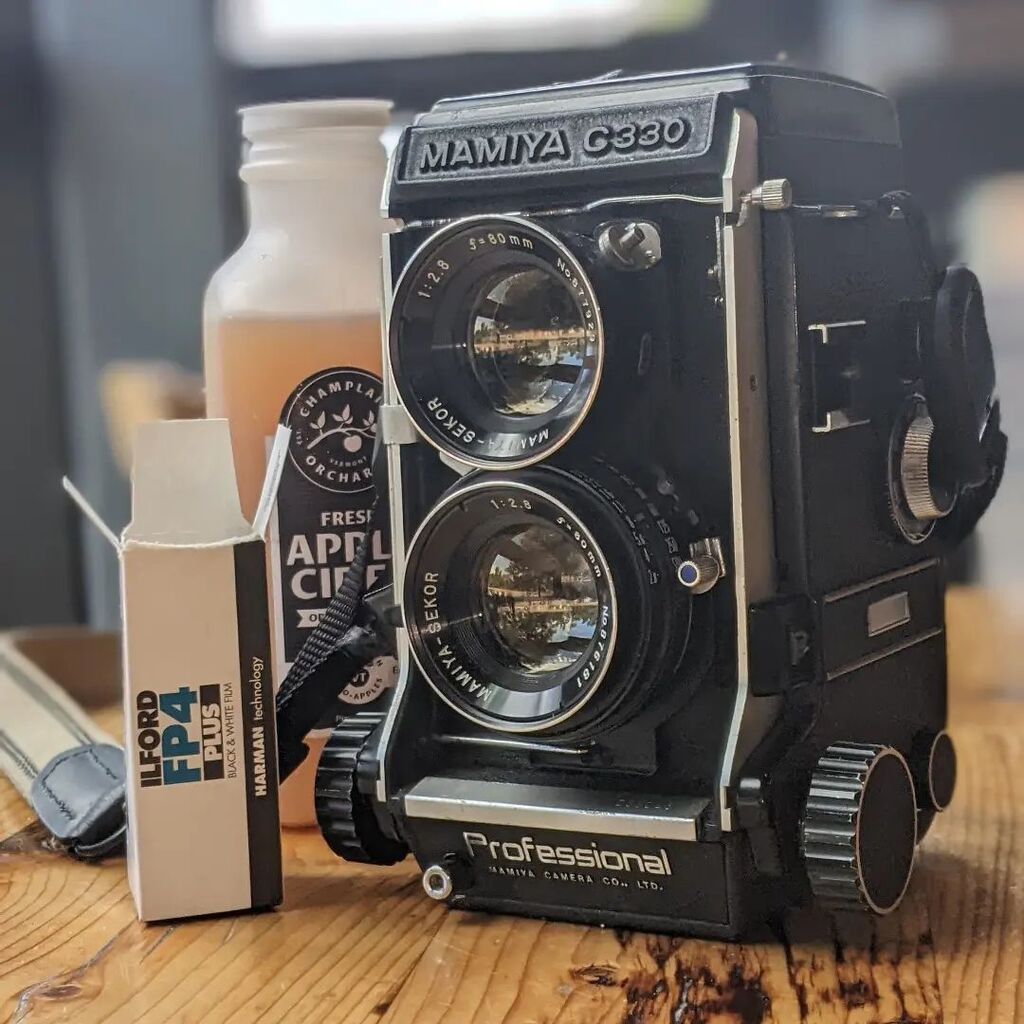 LiveFromGround's tweet image. Living the dream. #vacation #shootfilm #ilfordfp4 #mediumformat #6x6 #snapshot #summer #mamiyac330 #photography #analogphotography #bwphotography instagr.am/p/CgSeGVrvUzz/