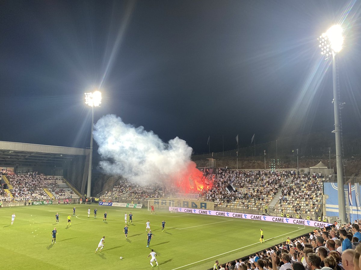 1904Chris's tweet photo. 📆 Do., 21.07.2022
⚽ HNK Rijeka 🇭🇷 - Djugarden IF 🇸🇪  1:2 (1:1)
🎯 Rijeka 
🏟 Stadion Rujevica 
👥 6473
🌐 Kroatien 🇭🇷 
🏆 Europa Conference League - 2. Runde / Hinspiel
🎟️ 15€ 
🔍 @RijekaHnk @Djurgardens_IF #groundhopping #kroatien https://t.co/GnTdPyQIiE