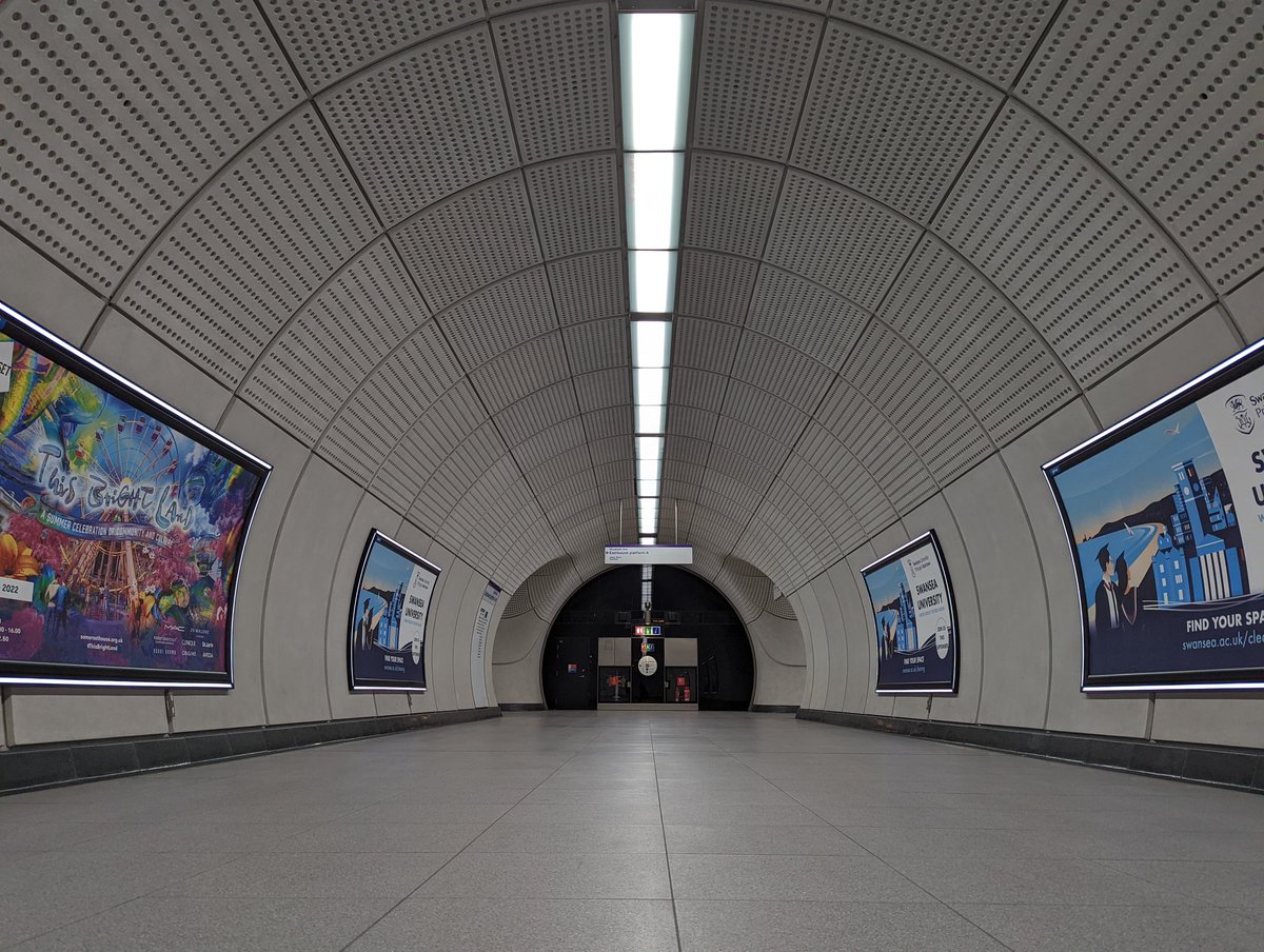 Whatleydude's tweet photo. Tottenham Court Road, 22:59
#EmptyUnderground
(It's been a while) https://t.co/L8MkRnoy2j