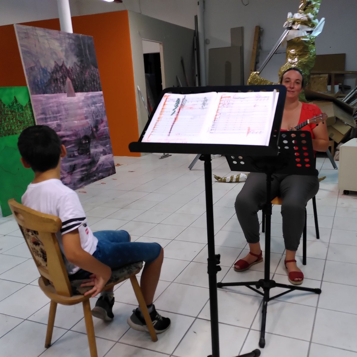 PorteRenaud's tweet photo. #opera
yesterday, a rehearsal with emilie playing to the ukulule for the scene of the first act.
#porterenaud #rehearsal ##ukulele #streettheatre #streetopera @reseau_dedale #benevolent #participation #participativeart #mulhousecentredumonde #mulhouse https://t.co/pZhhdjAo12