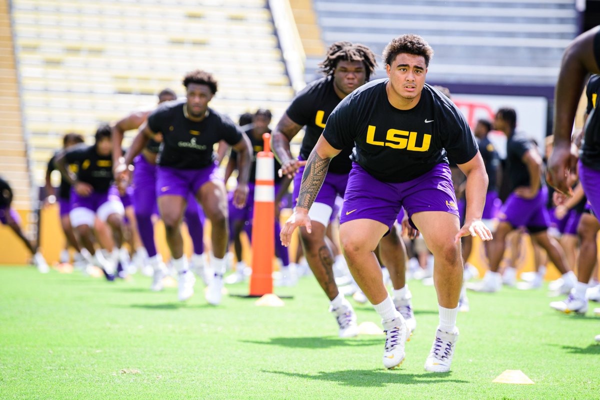 MakaneoleKimo's tweet photo. ⏳😈 @LSUfootball #55live #comingsoon https://t.co/OPZ6iwQCyS