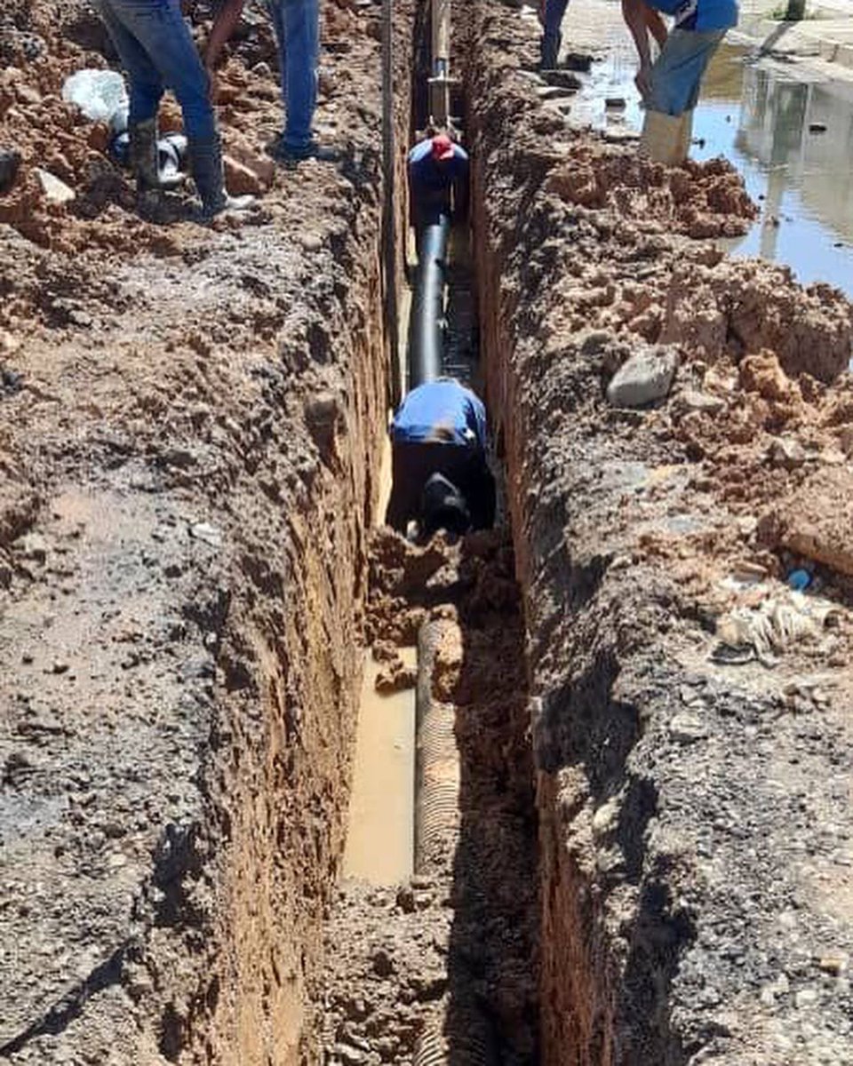 AdolfoP_Oficial's tweet photo. #21Jul Hidrolara con el acompañamiento de la Prefectura del municipio Torres, inician los trabajos de sustitución de tuberias de aguas servidas en el sector Calicanto. Rumbo seguro en servicios públicos. https://t.co/GgkmpMzjeU