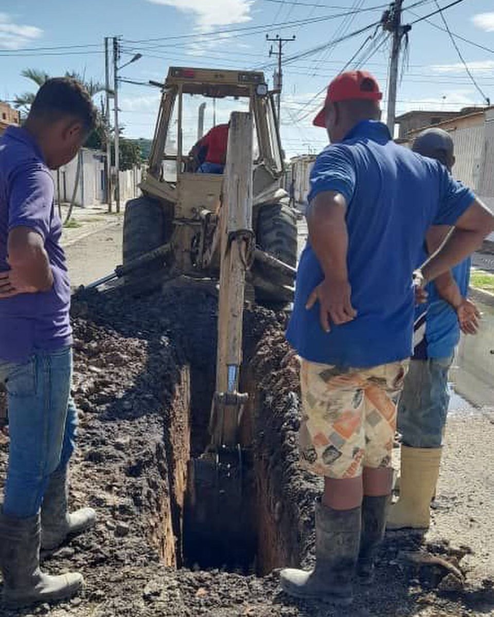 AdolfoP_Oficial's tweet photo. #21Jul Hidrolara con el acompañamiento de la Prefectura del municipio Torres, inician los trabajos de sustitución de tuberias de aguas servidas en el sector Calicanto. Rumbo seguro en servicios públicos. https://t.co/GgkmpMzjeU