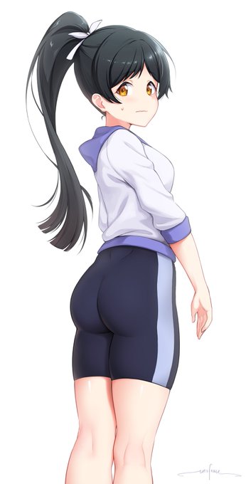 Why is no one talking about Ren carrying an entire bakery with her training outfit ❤️ 