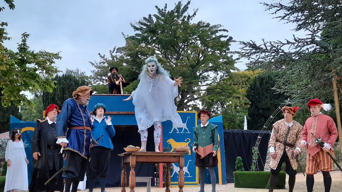 Impressive <a href="/BTWgroup/">BuryTheatreWorkshop</a> #Shakespeare in #AbbeyGardens #BuryStEdmunds  this evening. The Tempest: Prospero, Ariel and Caliban outstanding. 
On until Saturday  - don't miss it! 🎭😀