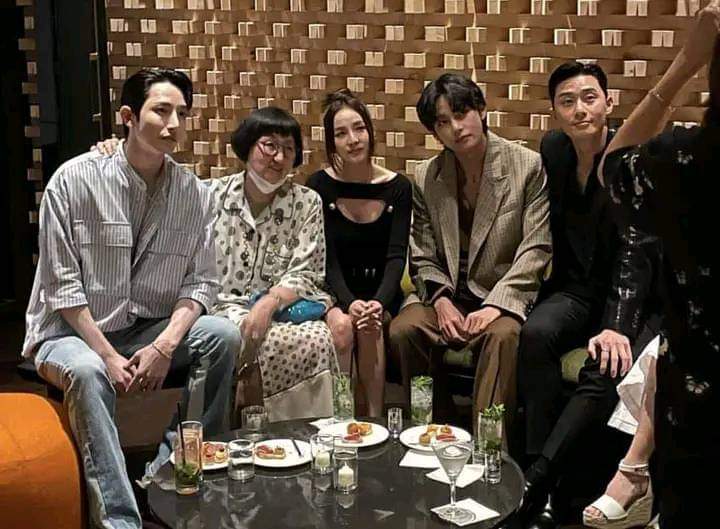 DG_eomma's tweet photo. Lee Soohyuk a friend of mang with Dara oooohhh 👀 https://t.co/txrfeDi437
