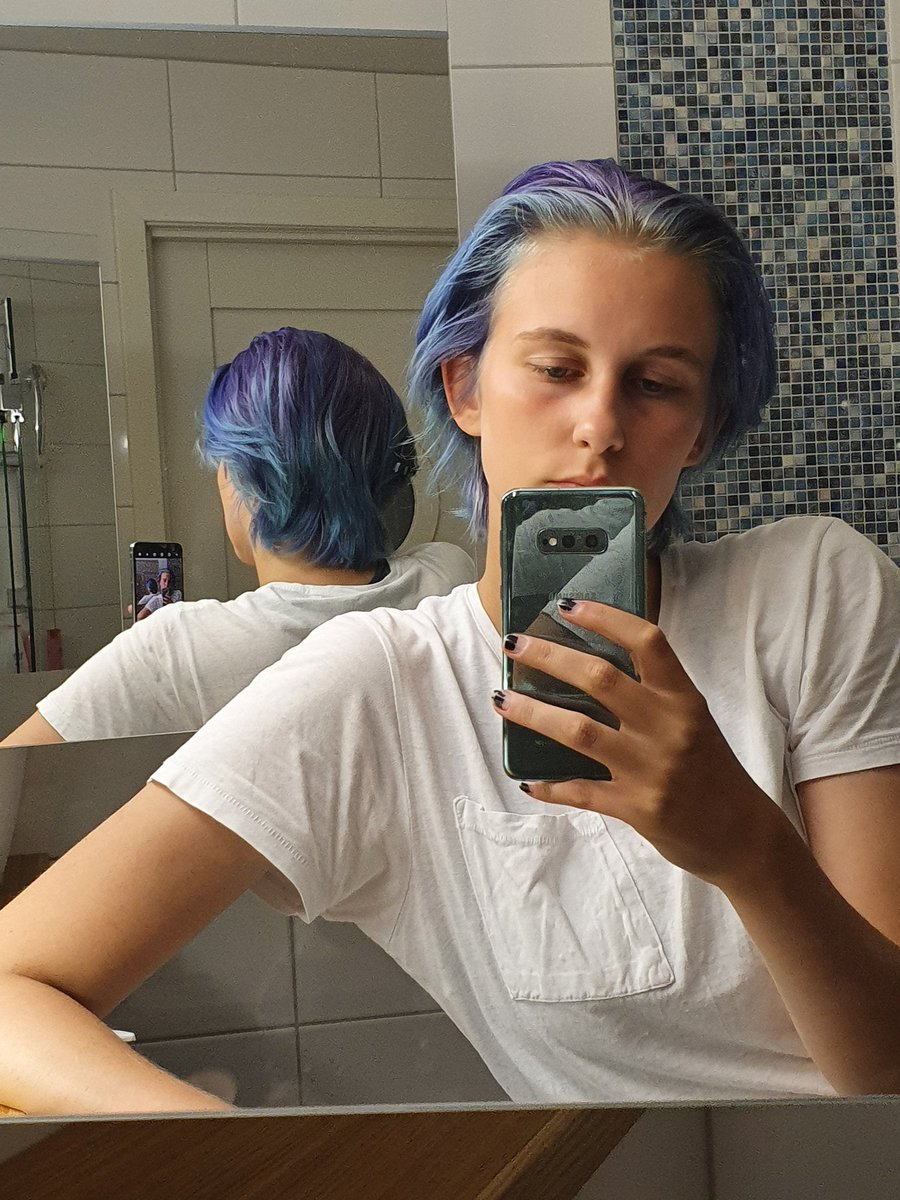 kkeepmesafe's tweet image. my hair is mermaid coloured now