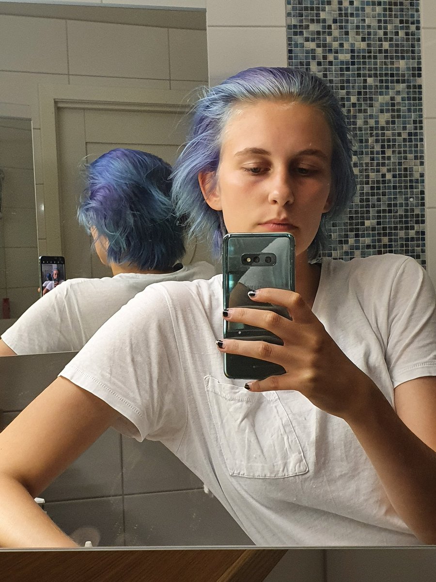kkeepmesafe's tweet image. my hair is mermaid coloured now