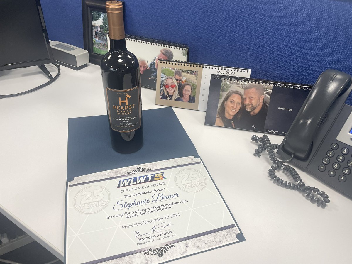 bruntv90's tweet image. Wine not? I appreciate a company who appreciates me with a bottle of wine 🍷 Cheers to more great years with @Hearst   #26andCounting @Jeffb2News @BrandenWLWT
